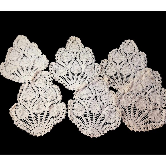 Set of 6 Vtg Hand Crocheted Pineapple Doilies Table Linens Cream Cottage Core - Picture 1 of 9